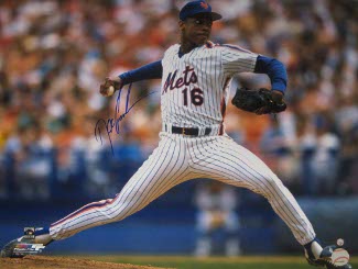 Dwight / Doc Gooden signed New York Mets 16X20 Photo - MLB Authenticated Hologram