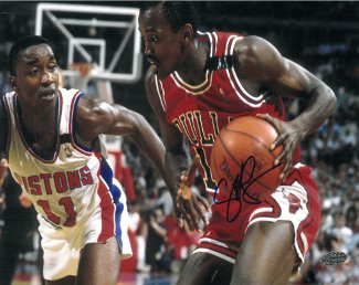 Craig Hodges signed Chicago Bulls 8x10 Photo vs Detroit Pistons (3X 3 Point Shooting Contest Winner)