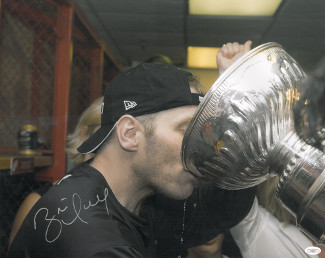 Brett Hull signed Detroit Red Wings 16x20 Photo (drinking from Stanley Cup)- JSA Hologram