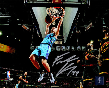 Frank Kaminsky signed Charlotte Hornets 16x20 Photo #44 (Horizontal-Slam Dunk)