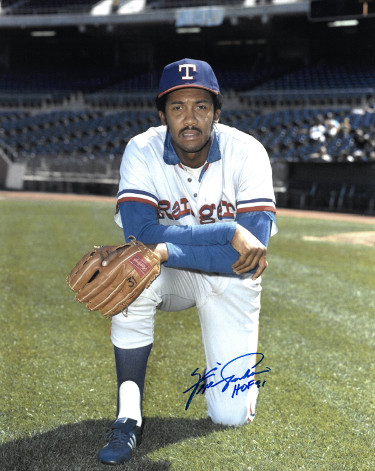 Fergie Jenkins signed Texas Rangers 16X20 Photo HOF 91 (on knee)