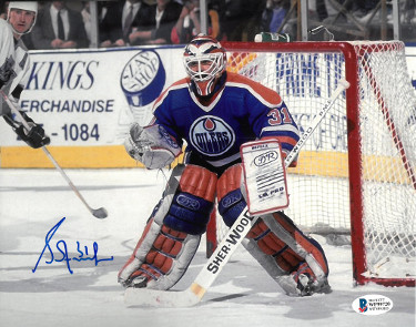 Grant Fuhr signed Edmonton Oilers 8x10 Photo #31- Beckett Witnessed