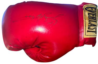 Sugar Ray Leonard signed Everlast Right Red 14 oz Boxing Glove- Beckett Review/Prince Of Cards/Darren Prince (Yellow Label)