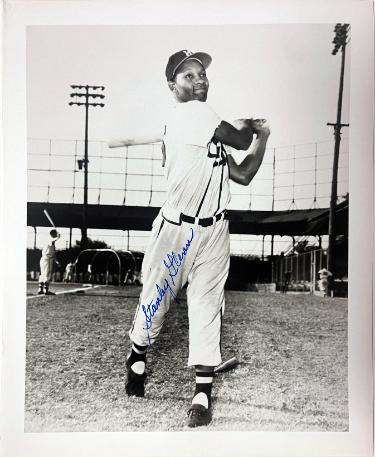 Stanley Glenn signed Philadelphia Stars Vintage B&W 8x10 Photo imperfect- COA/CSA Show Ticket