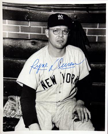 Ryne Duren signed New York Yankees 8x10 Photo minor dings- COA (1958 WS Champ)