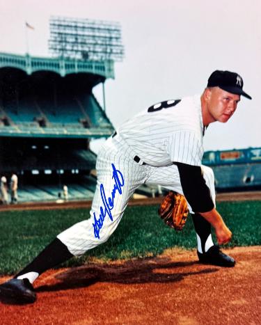 Hal Reniff signed New York Yankees 8x10 Photo minor dings- COA (61 WS Champ)