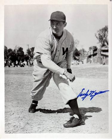 Early Wynn signed Washington Senators 8x10 Photo minor dings- COA (HOF/CY/9XAS)