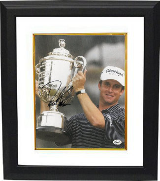 David Toms signed 8x10 Photo Custom Framing 2001 PGA Championship w/ Trophy - Famous Ink Hologram