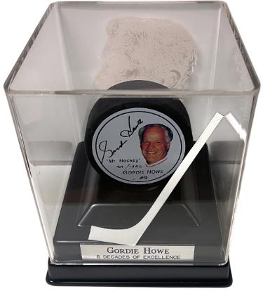 Gordie Howe signed Mr. Hockey #9 Logo Puck- /1946 w/ Custom Laser Case- Fotoball USA COA